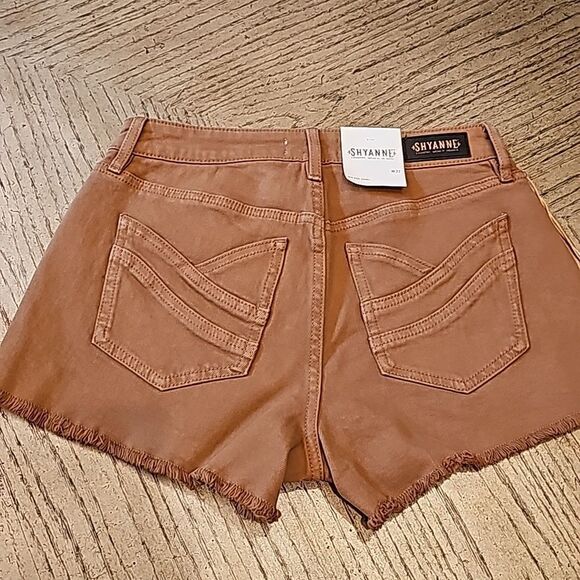 Shayanne brown denim shorts size 27 runs more like 26 - Picture 5 of 10